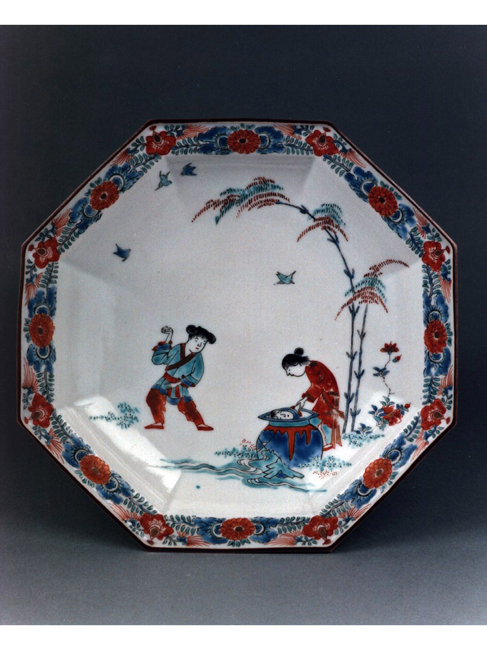 paesaggio con figure/ motivi decorativi floreali (piatto) - manifattura di Arita (sec. XVIII)