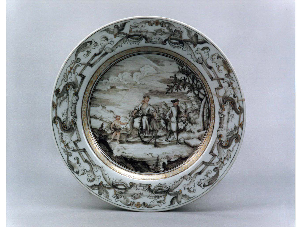 scena pastorale/ motivi decorativi vegetali e animali (piatto) - manifattura cinese (metà sec. XVIII)