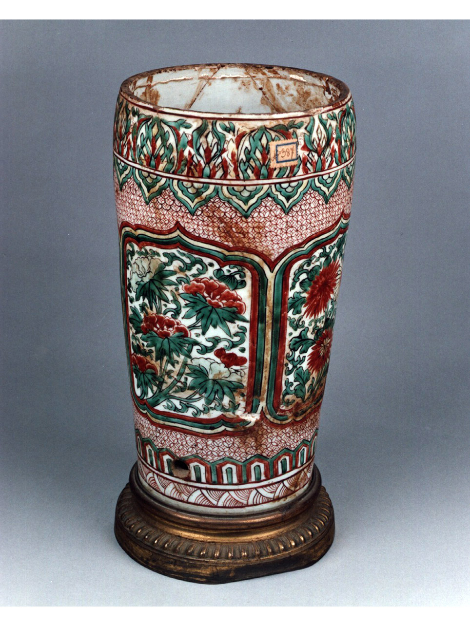 motivi decorativi floreali (vaso) - produzione europea, manifattura cinese (metà sec. XVII)