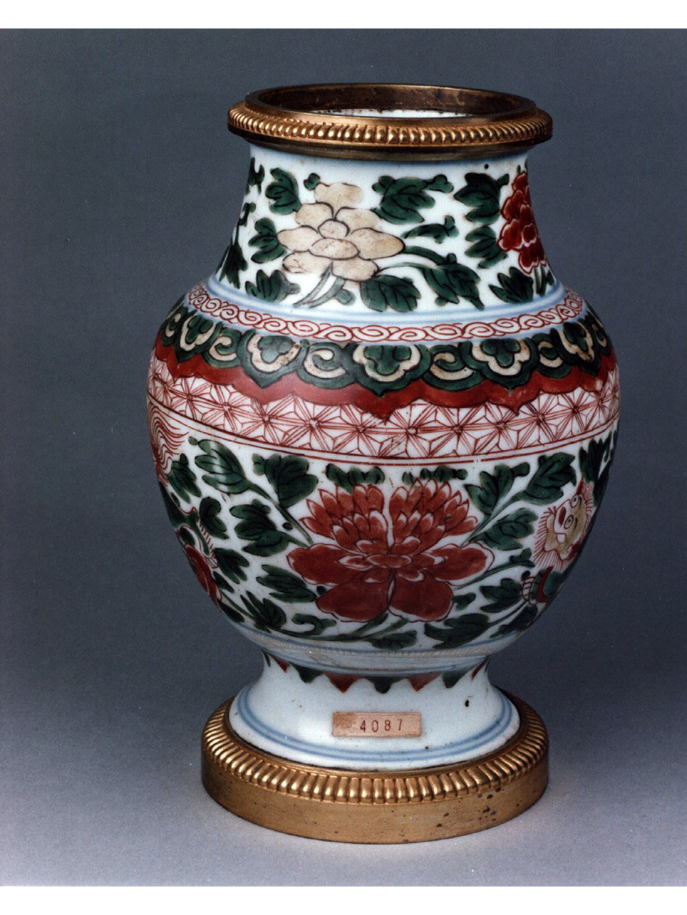 motivi decorativi vegetali e animali (vasetto) - produzione europea (metà sec. XVII)