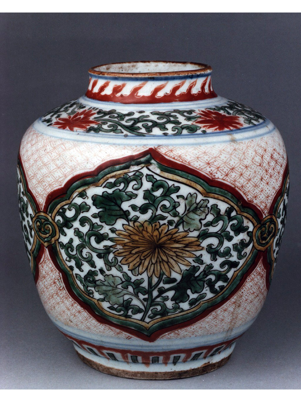 motivi decorativi vegetali stilizzati (vaso) - manifattura cinese, manifattura cinese (metà sec. XVII)