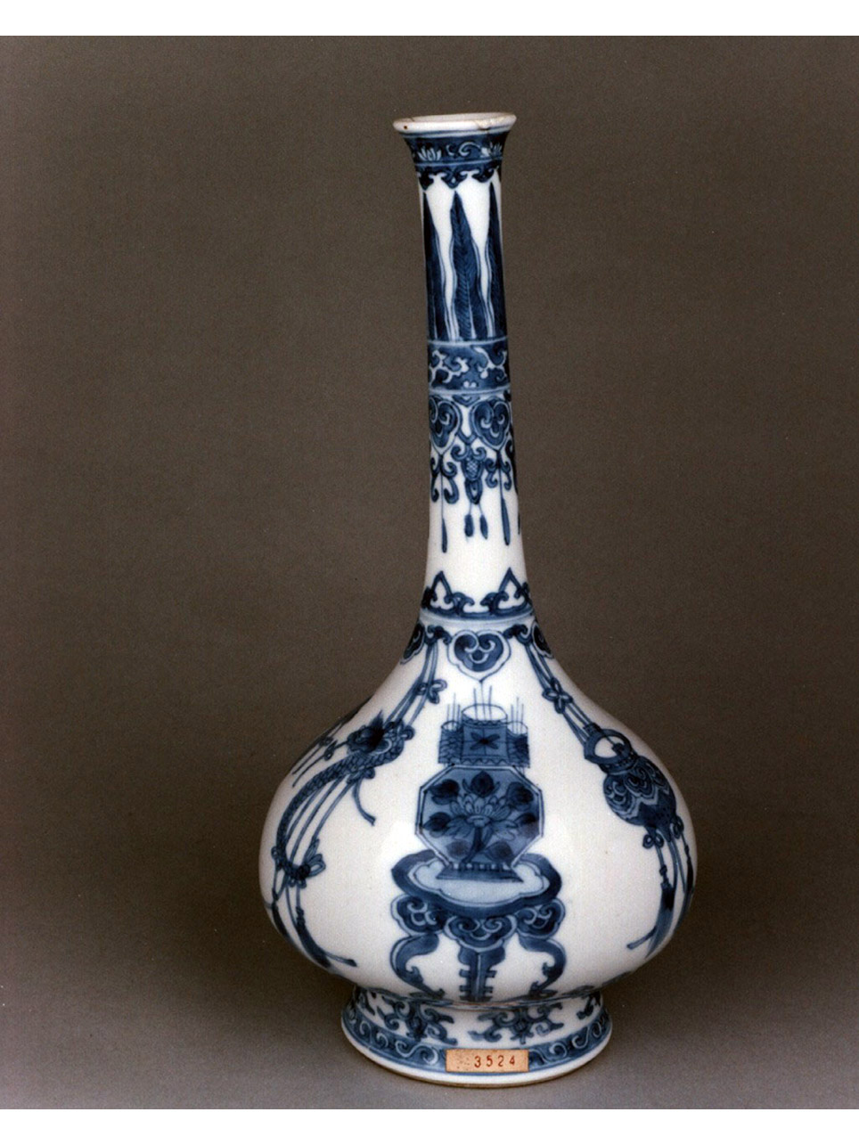 motivi decorativi vegetali e animali (bottiglia) - manifattura cinese (secc. XVII/ XVIII)