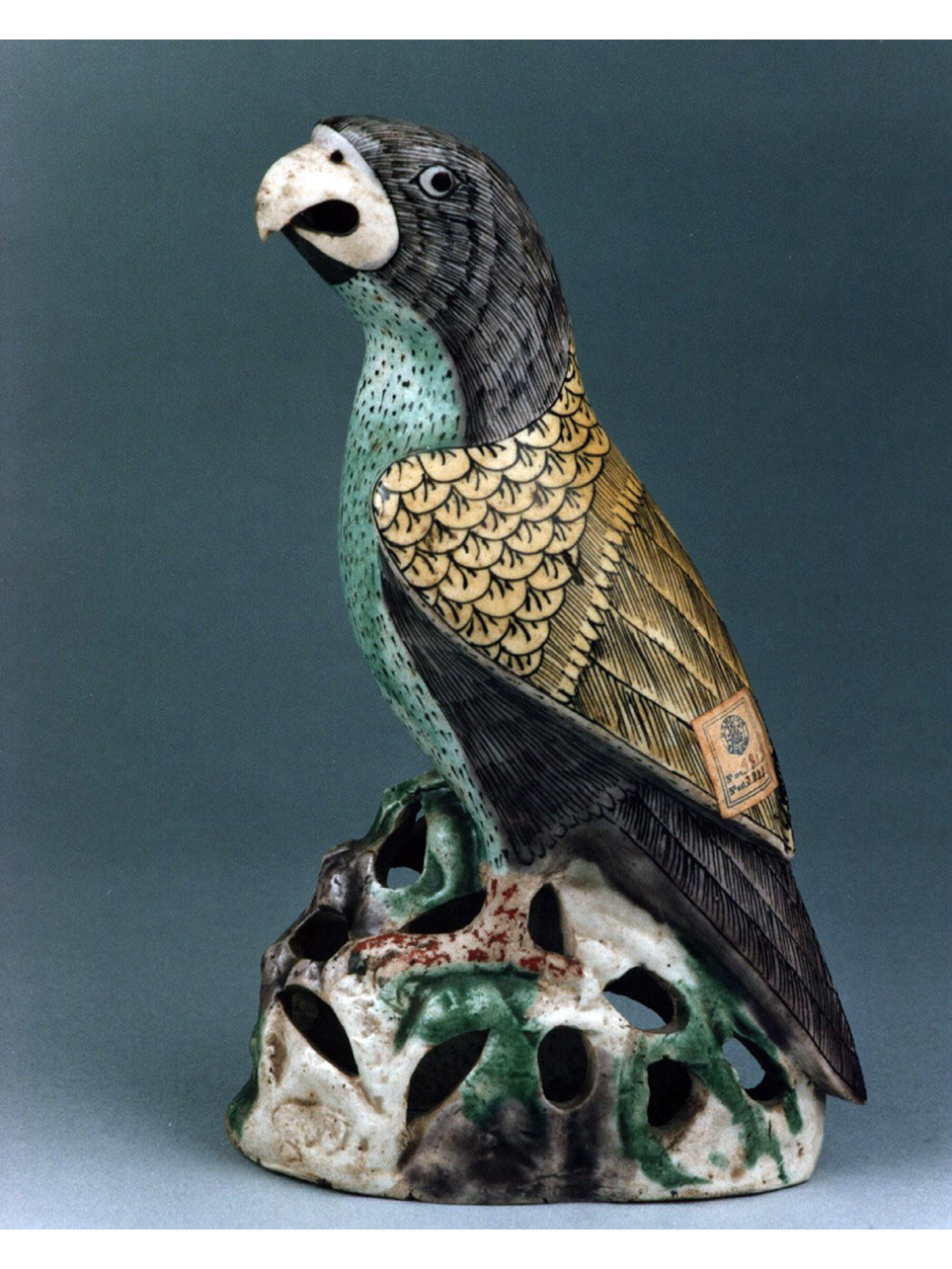 pappagallo su roccia (soprammobile) - manifattura cinese (secc. XVII/ XVIII)