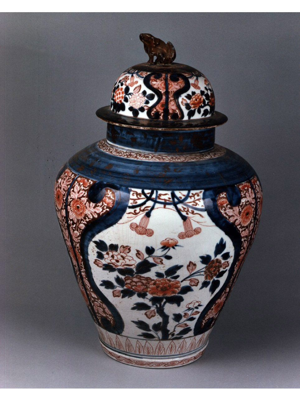 motivi decorativi vegetali e animali (vaso) - manifattura giapponese (secc. XVII/ XVIII)