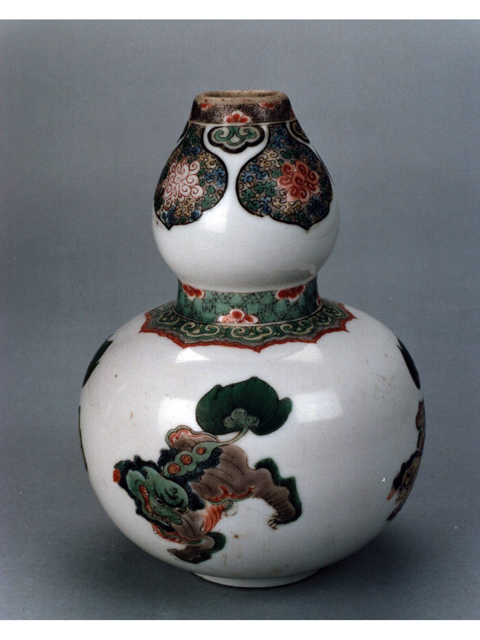 motivi decorativi vegetali e animali (vaso) - manifattura cinese (primo quarto sec. XVIII)