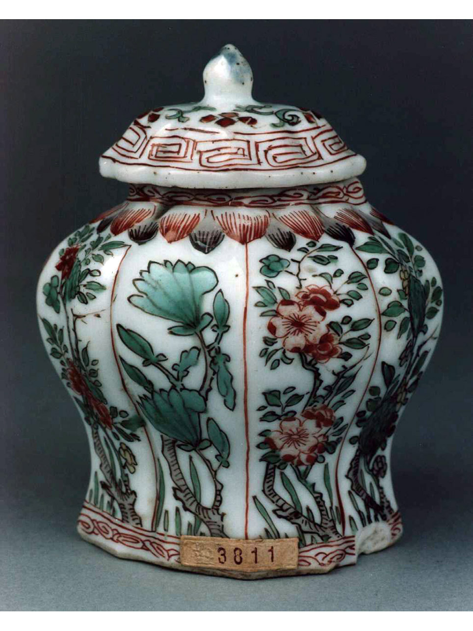 motivi decorativi geometrici e vegetali (zuccheriera) - manifattura cinese (sec. XVII)