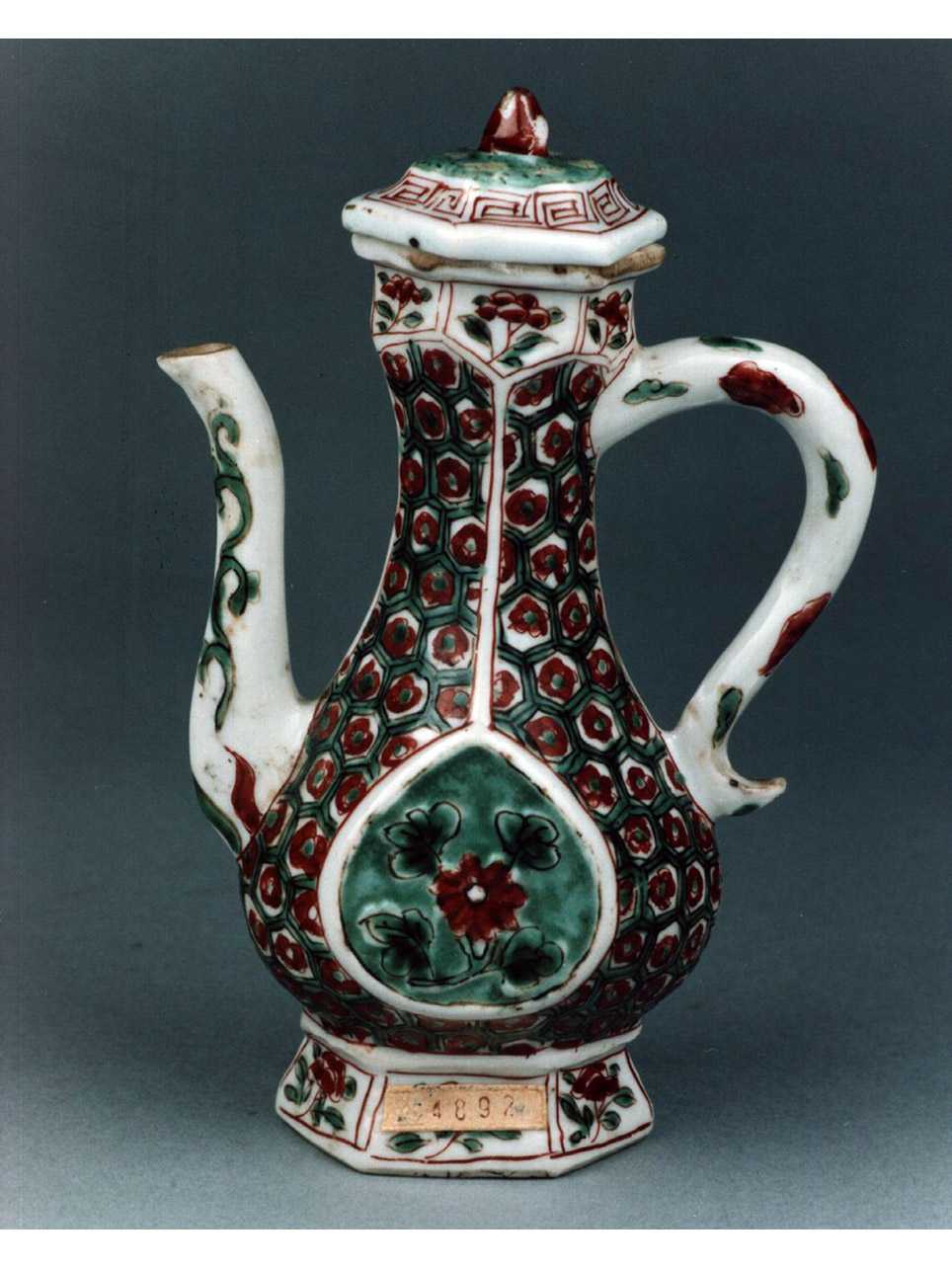 motivi decorativi vegetali stilizzati (brocca) - manifattura cinese (seconda metà sec. XVII)