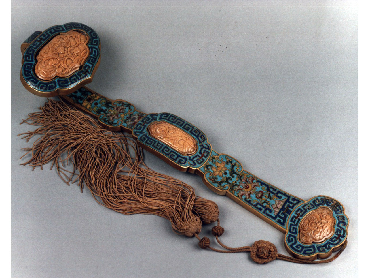 motivi decorativi vegetali e animali (scettro) - manifattura cinese (sec. XVIII)