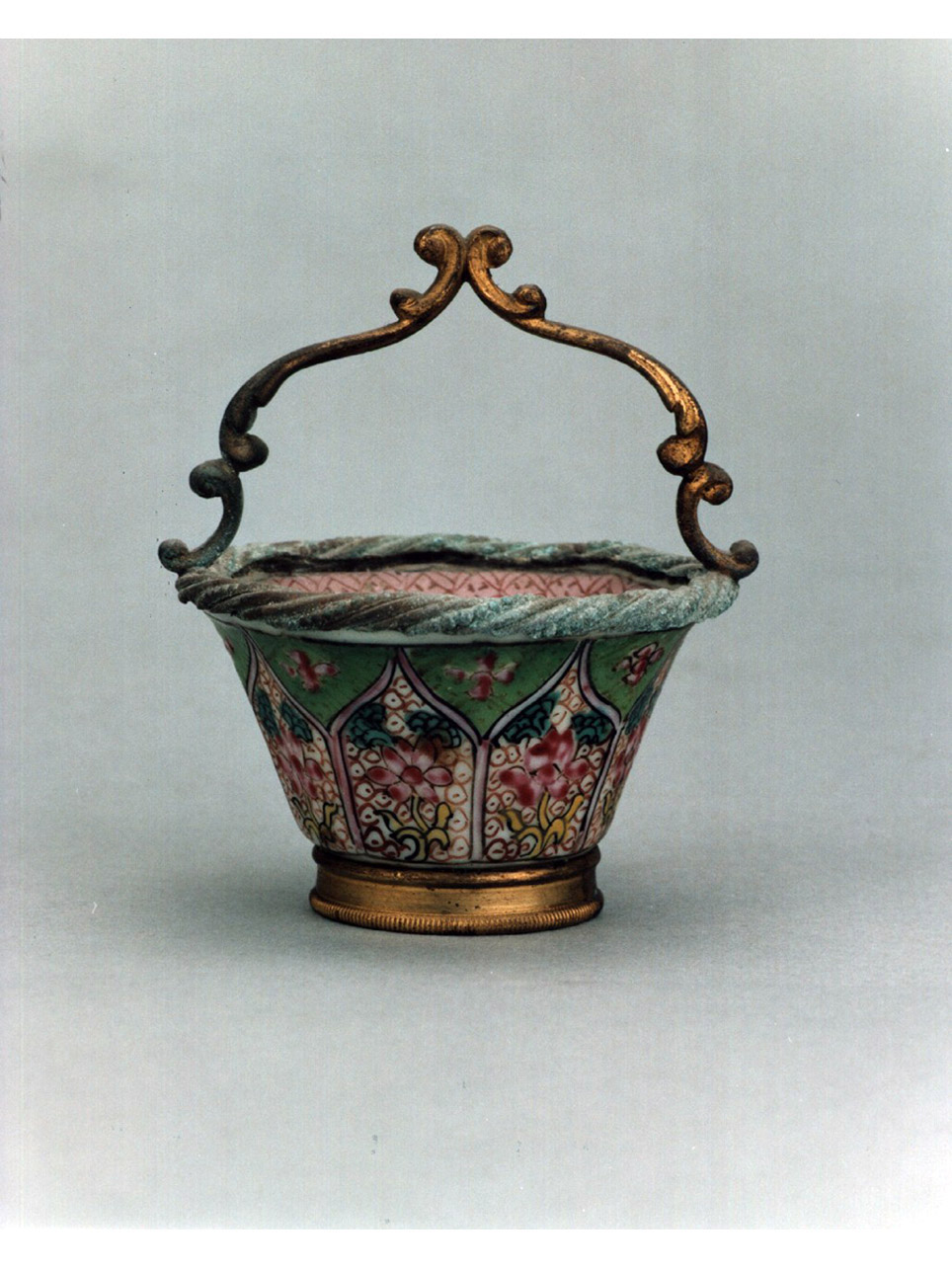 motivi decorativi vegetali (vasetto) - produzione europea, manifattura cinese (sec. XVIII)