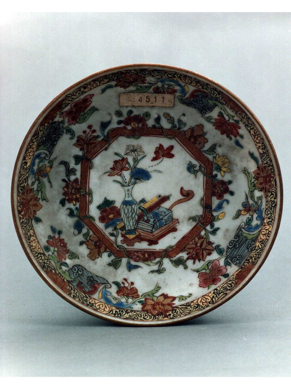 motivi decorativi floreali (piattino) - manifattura cinese (secondo quarto sec. XVIII)