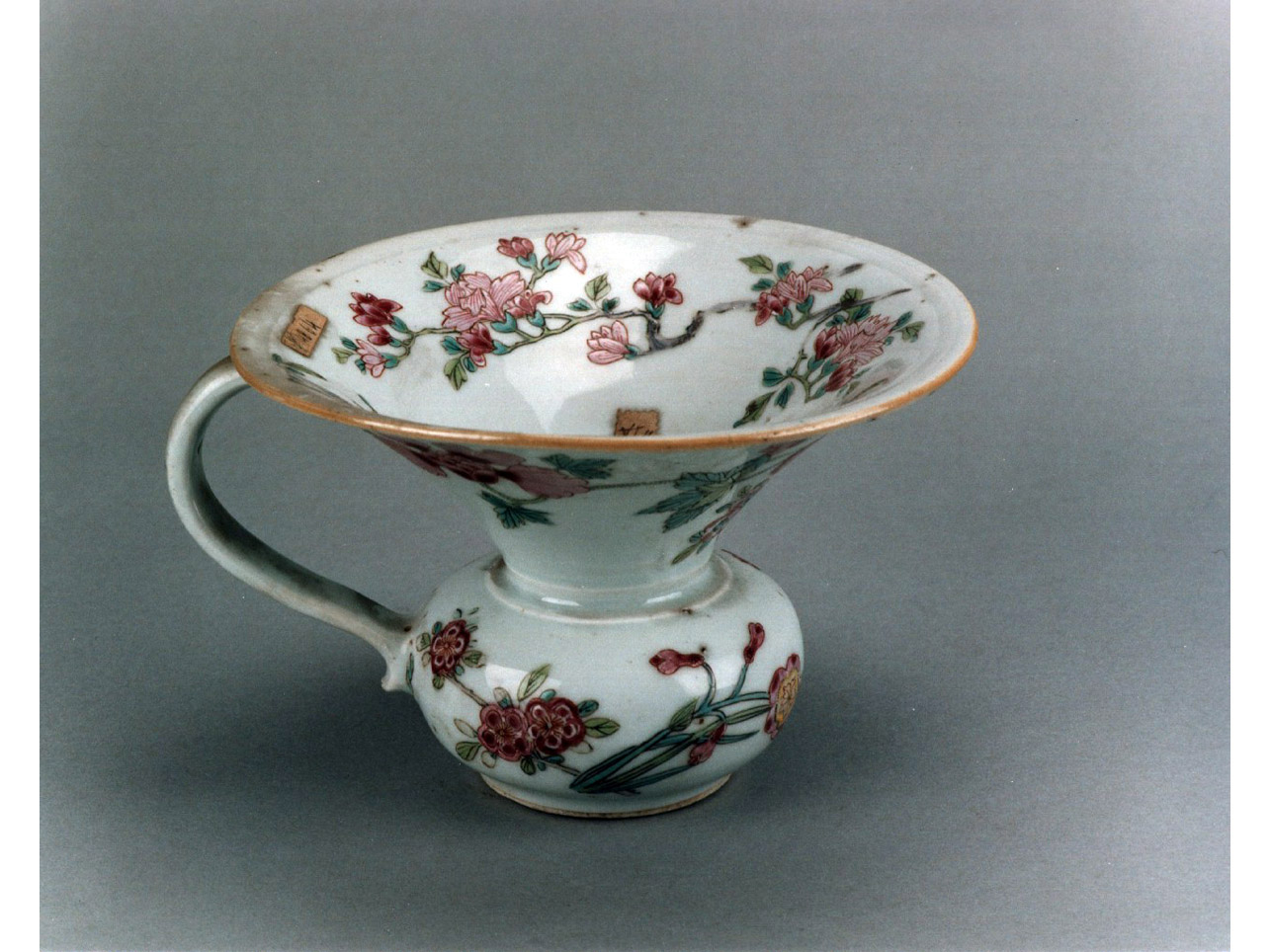 motivi decorativi floreali (vasetto) - manifattura cinese (sec. XVIII)