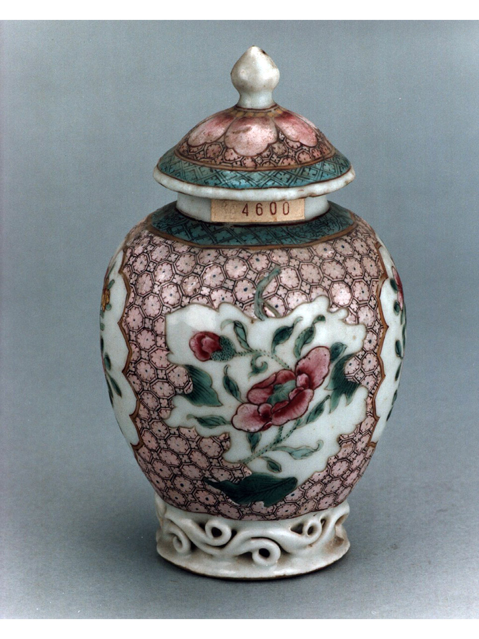 motivi decorativi geometrici e vegetali (vasetto) - manifattura cinese (metà sec. XVIII)