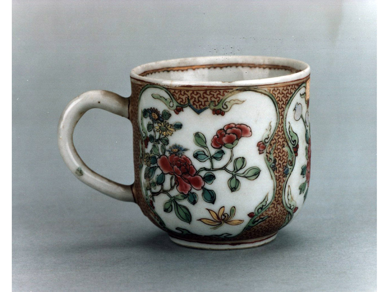 motivi decorativi geometrici e vegetali (tazzina) - manifattura cinese (sec. XVIII)