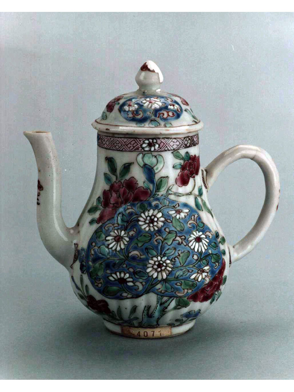 motivi decorativi vegetali (teiera) - manifattura cinese (sec. XVIII)