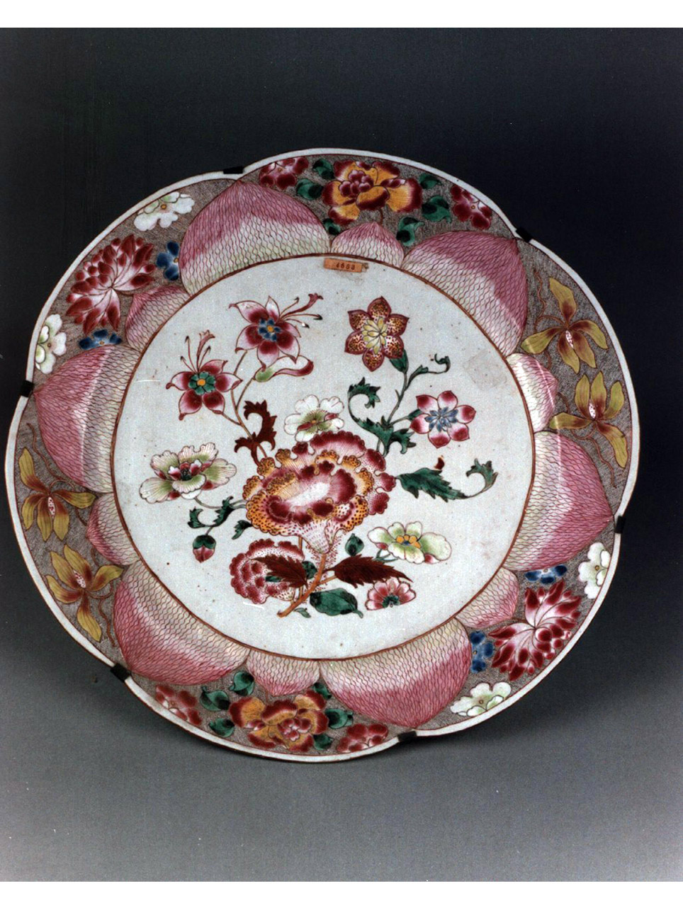 motivi decorativi floreali (piatto) - manifattura cinese (sec. XVIII)