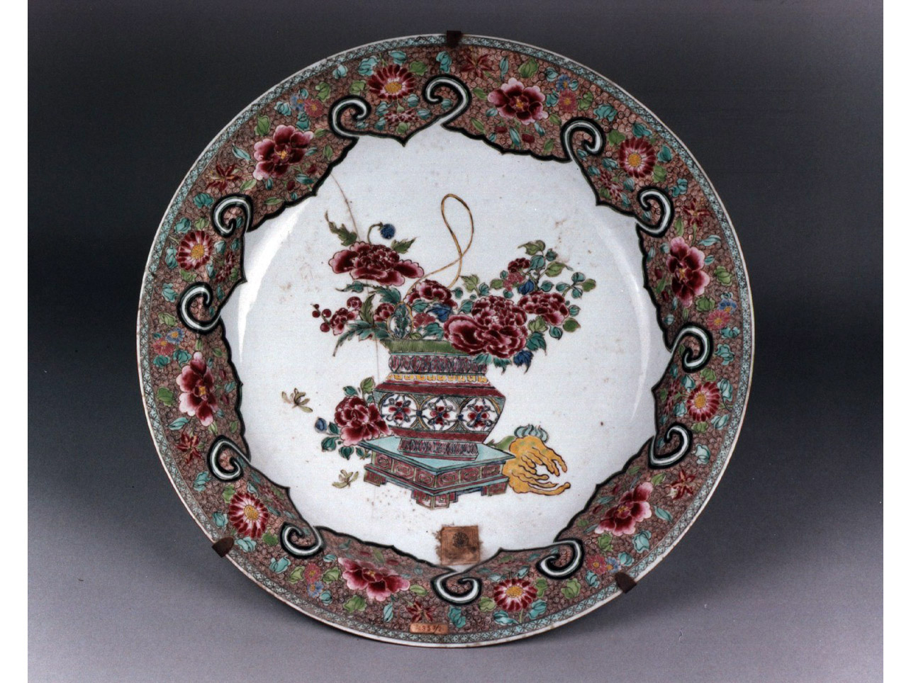 motivi decorativi vegetali (bacile) - manifattura cinese (sec. XVIII)