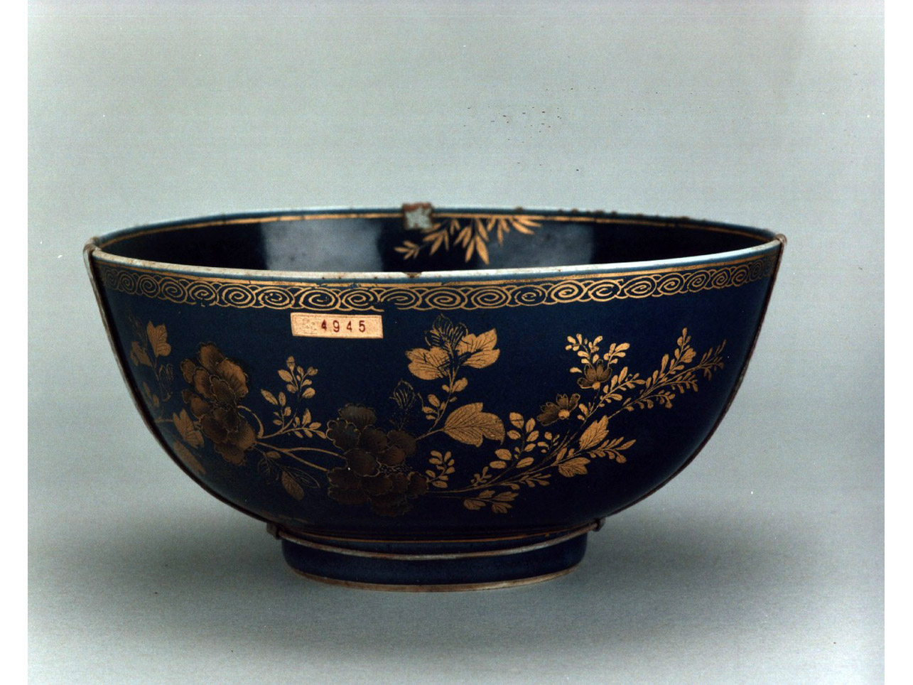 motivi decorativi geometrici e vegetali (ciotola) - manifattura cinese (sec. XVIII)