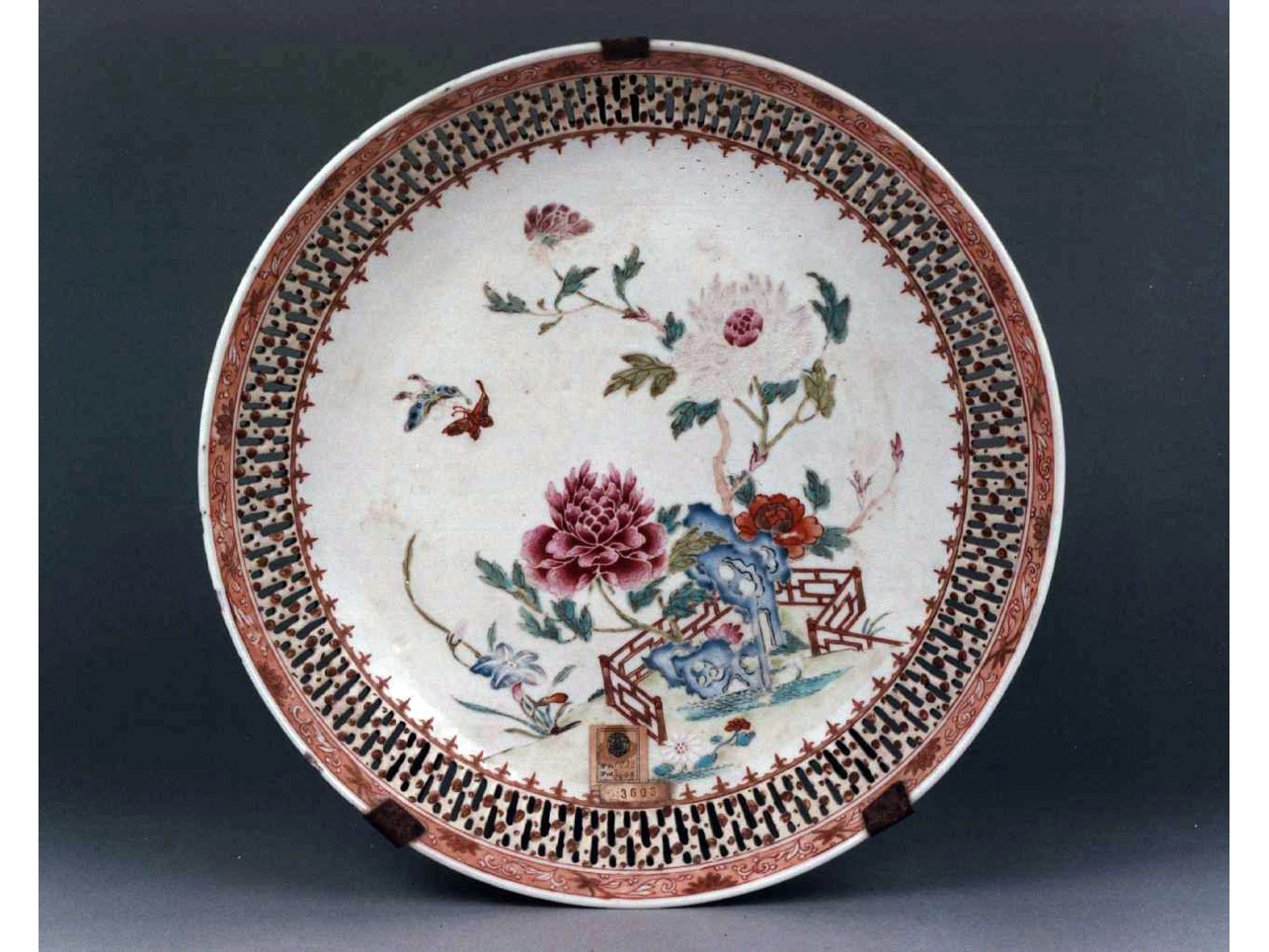 motivi decorativi vegetali (piatto) - manifattura cinese (sec. XVIII)