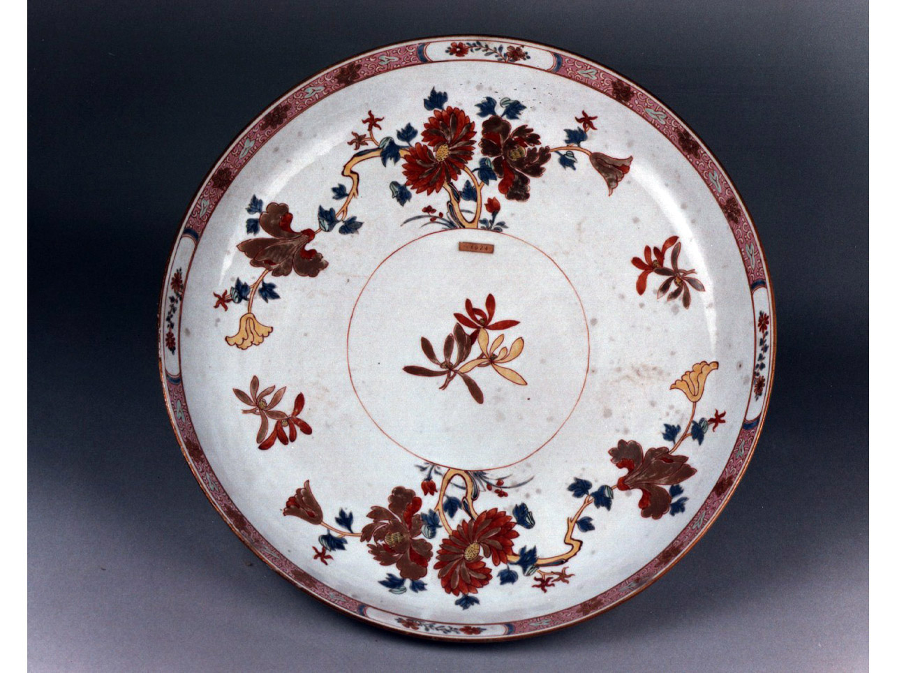 motivi decorativi floreali (bacile) - manifattura cinese, manifattura cinese (sec. XVIII)