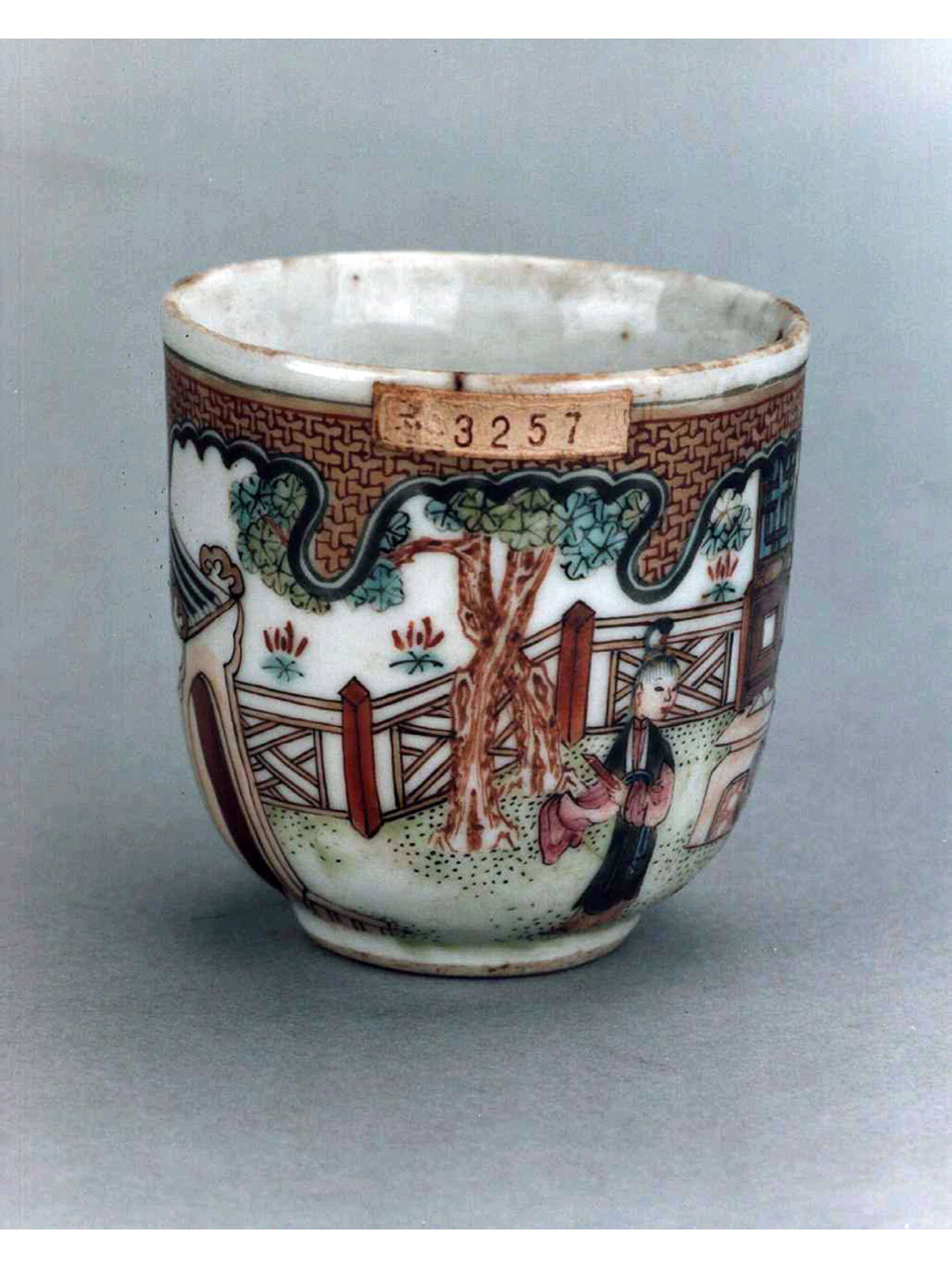 paesaggio con figure orientali (tazzina) - manifattura cinese (sec. XVIII)