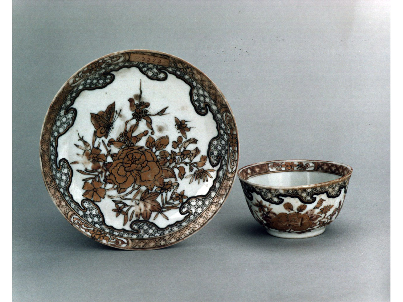 motivi decorativi vegetali e animali (piattino) - manifattura cinese (sec. XVIII)