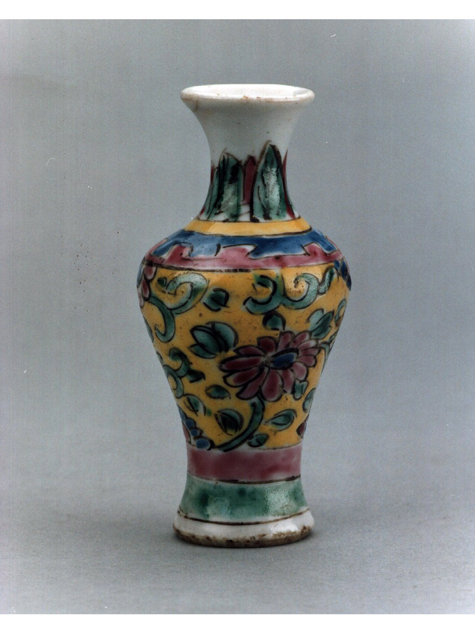 motivi decorativi vegetali (vasetto) - manifattura cinese (sec. XVIII)