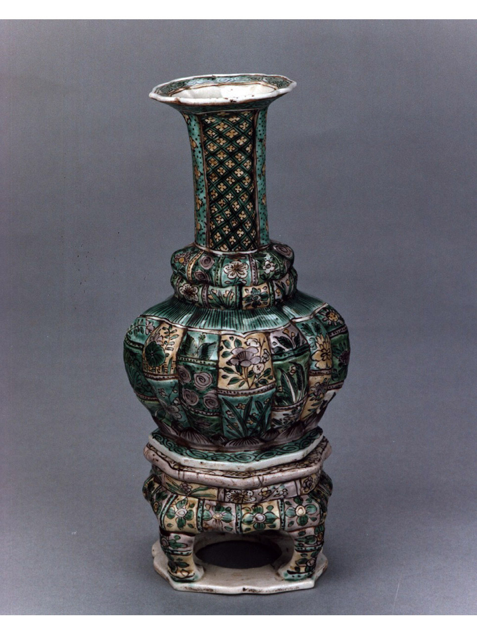 motivi decorativi geometrici e vegetali (vaso) - manifattura cinese (secc. XVII/ XVIII)