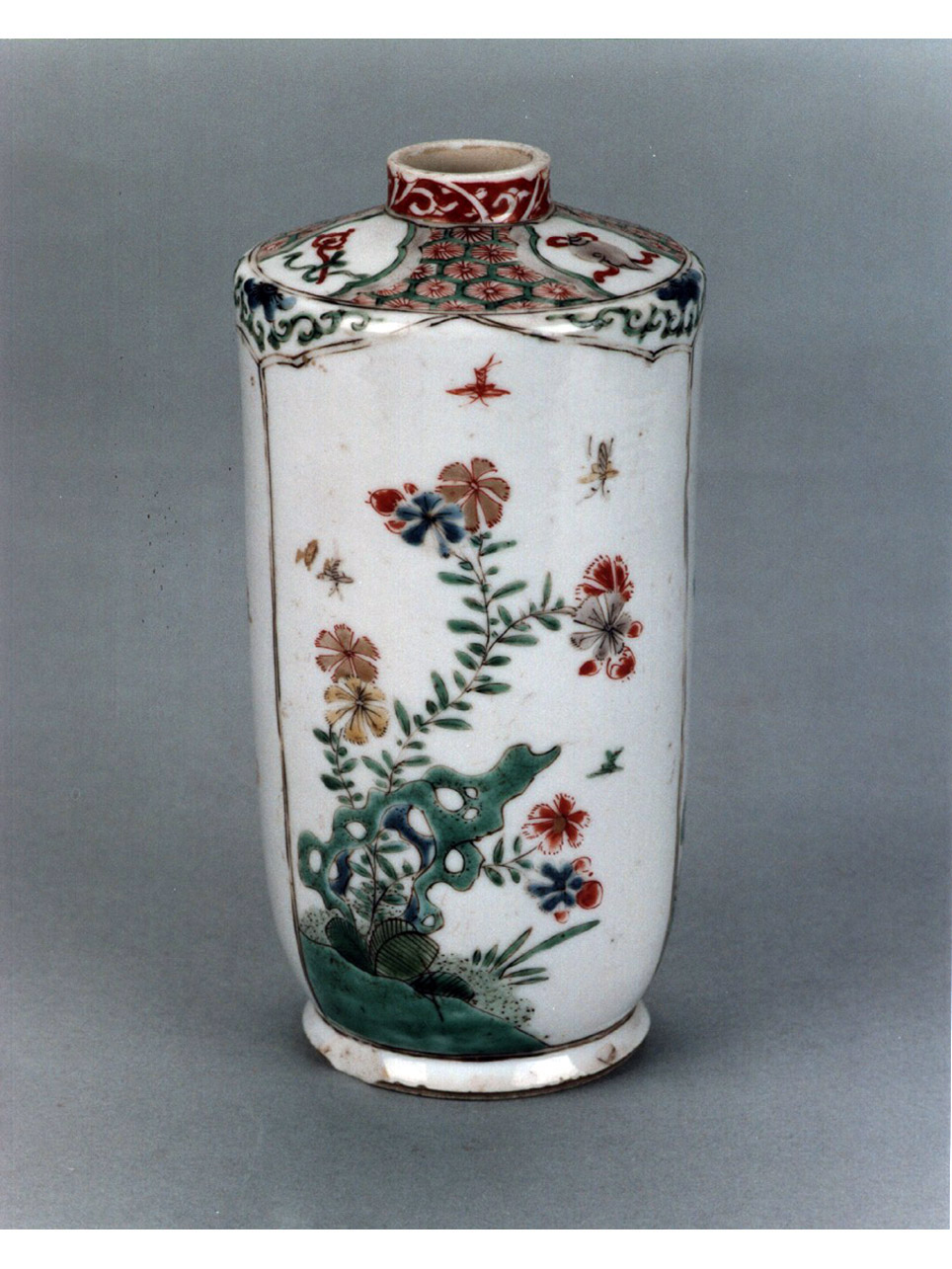 motivi decorativi floreali (vasetto) - manifattura cinese (sec. XVIII)