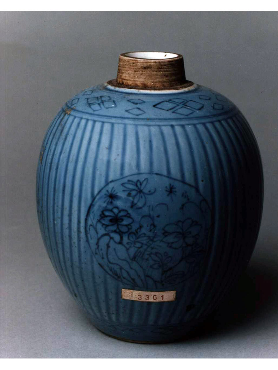 motivi decorativi floreali (vasetto) - manifattura cinese (secc. XVII/ XVIII)