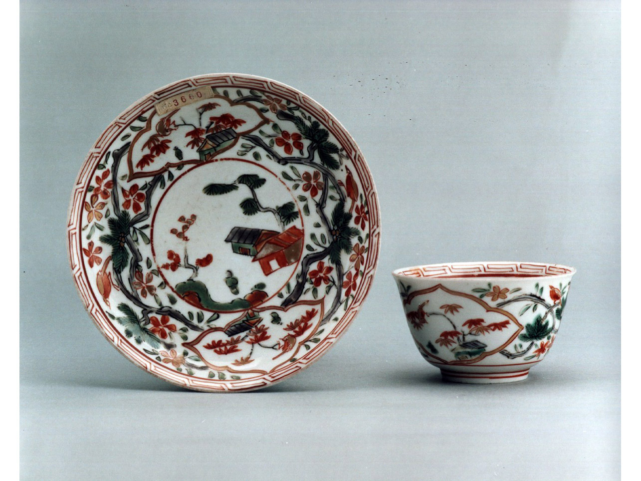 motivi decorativi vegetali e animali (tazzina) - manifattura cinese (sec. XVIII)