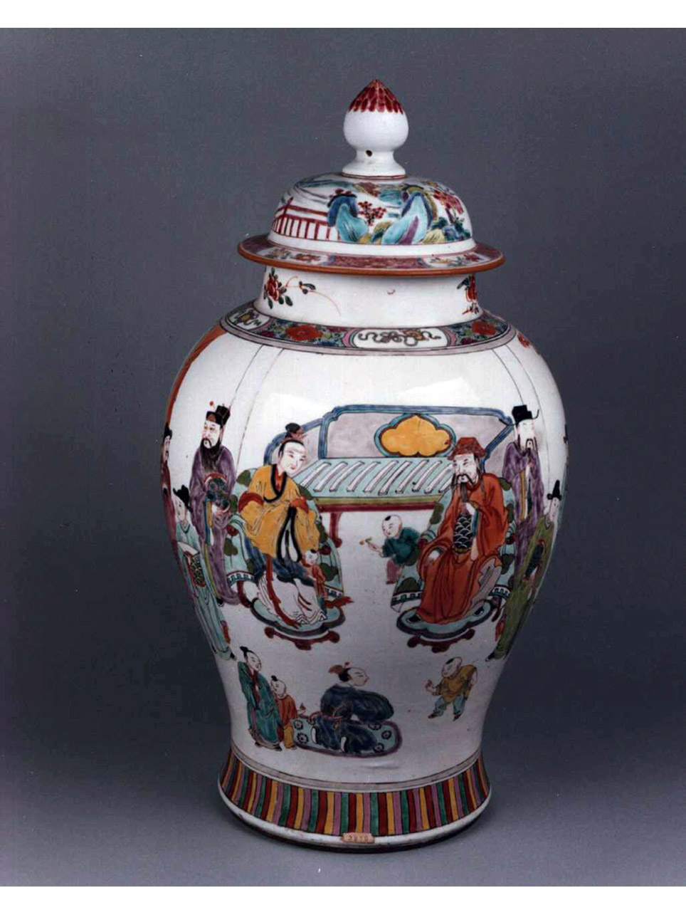 motivi decorativi geometrici e vegetali (vaso) - manifattura cinese (sec. XVIII)