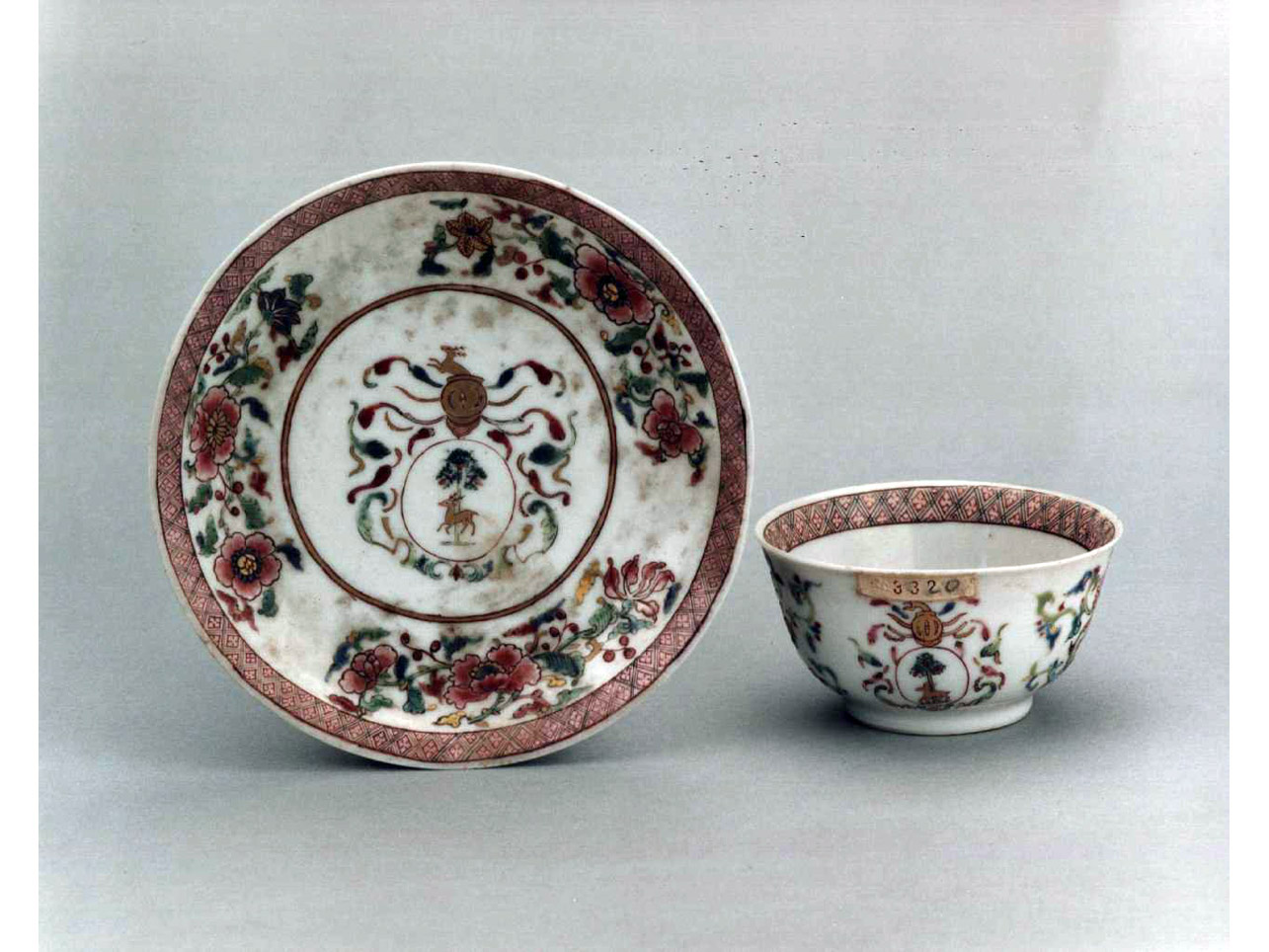 motivi decorativi geometrici e vegetali (tazzina) - manifattura cinese (sec. XVIII)