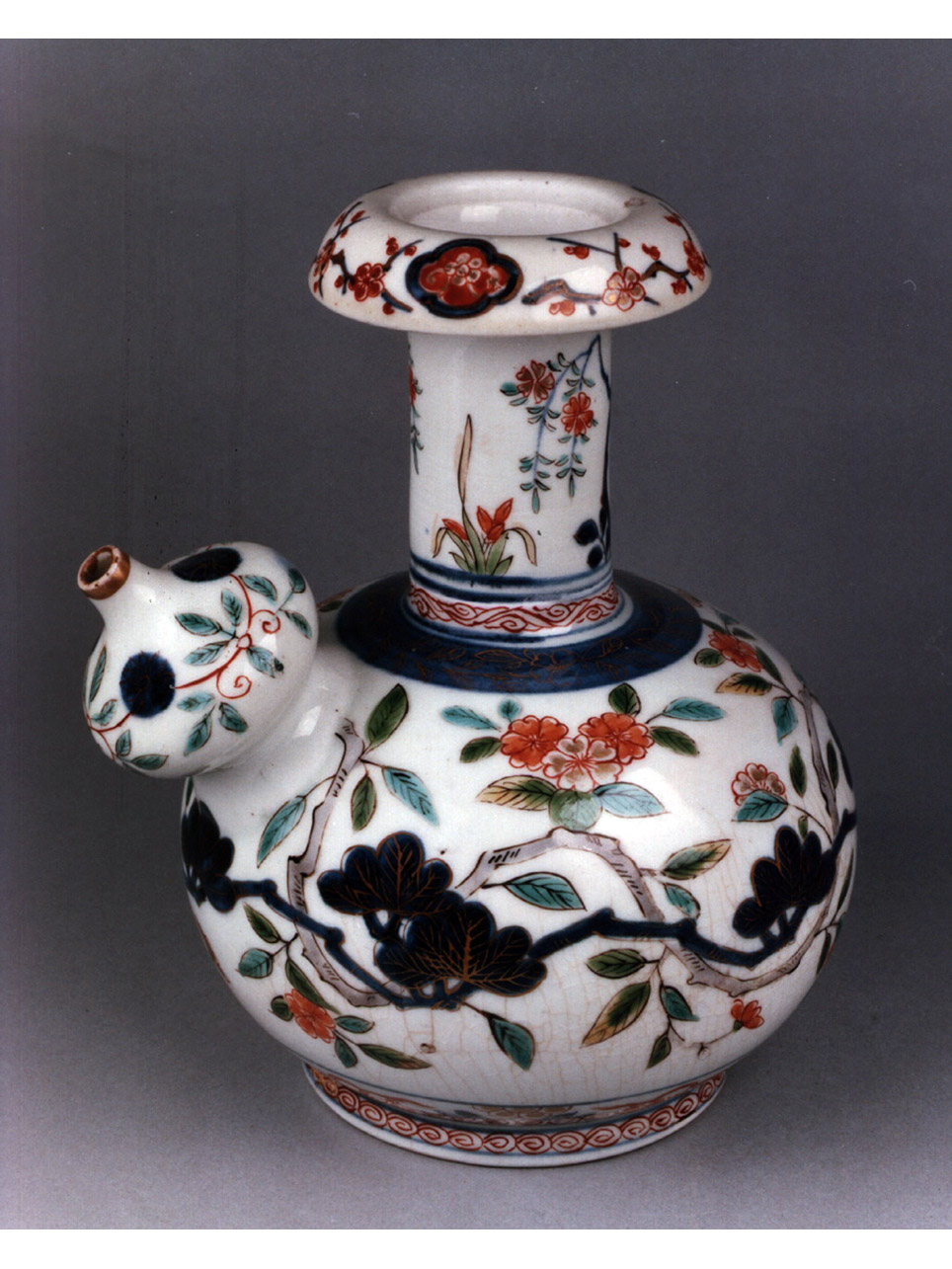 motivi decorativi floreali (brocca) - manifattura di Arita (secc. XVII/ XVIII)