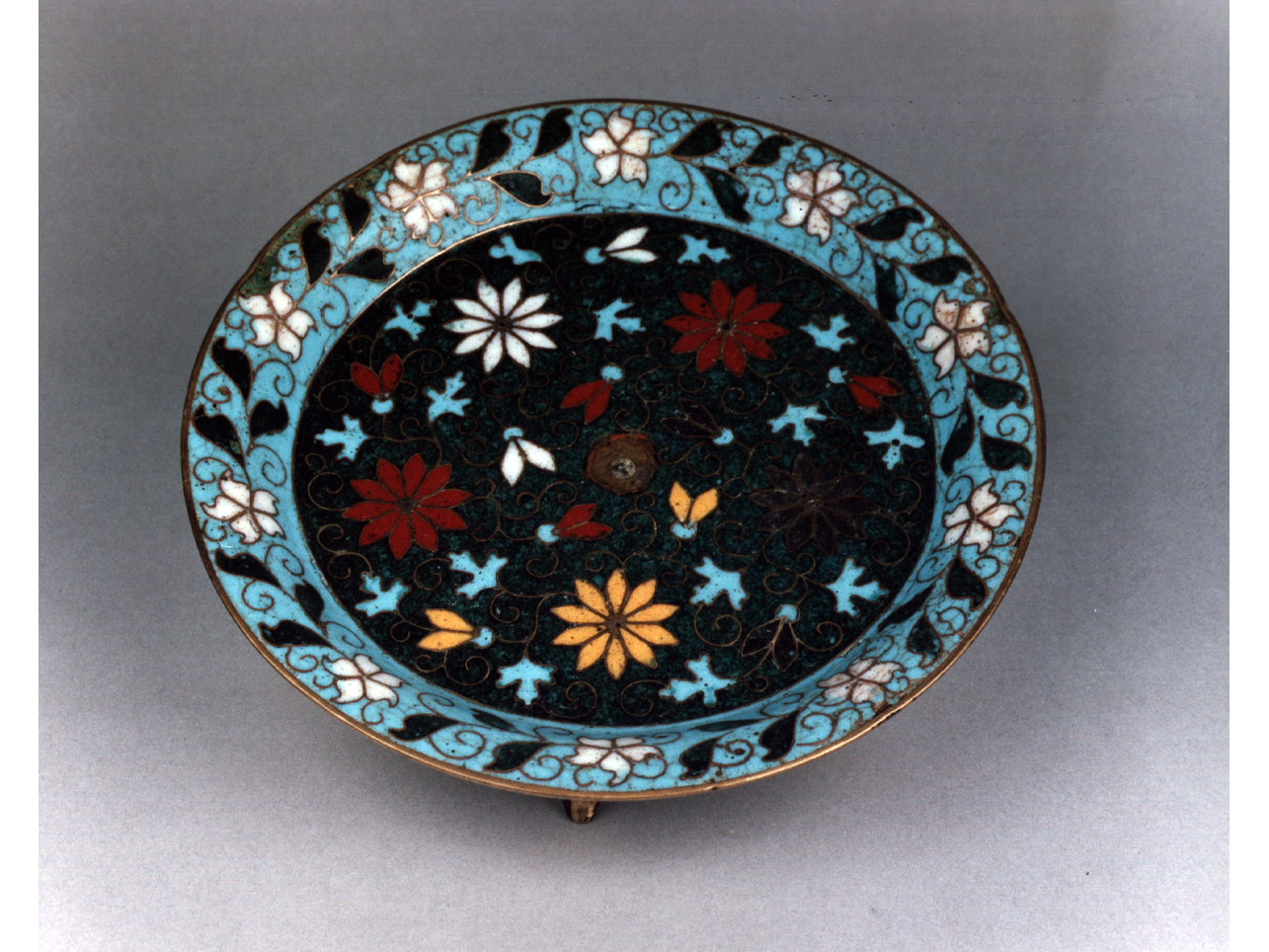 motivi decorativi floreali (piattino) - manifattura cinese (sec. XVI)