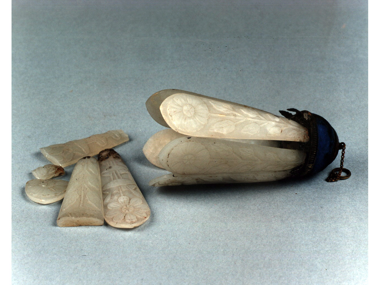 motivi decorativi floreali (pendaglio) - manifattura cinese (sec. XVIII)