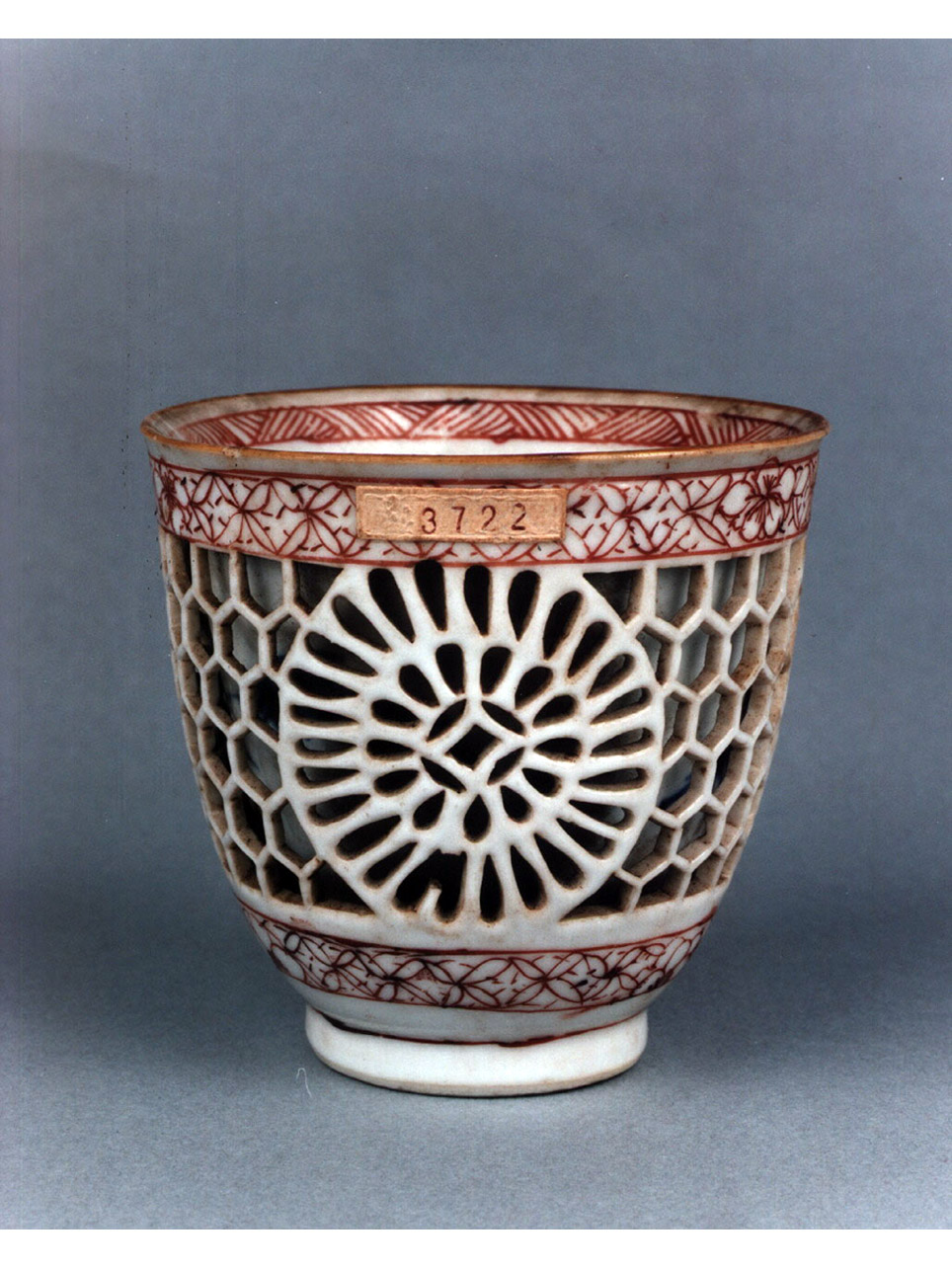 motivi decorativi floreali (tazza) - manifattura cinese (prima metà sec. XVIII)