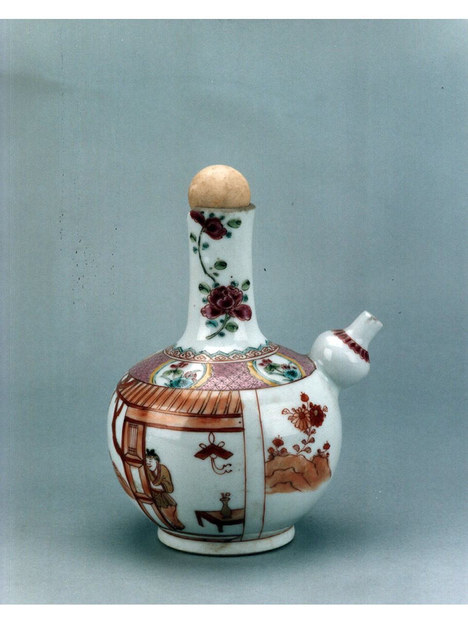 scena di interno/ motivi decorativi floreali geometrici e vegetali (bottiglia) - manifattura cinese (sec. XVIII)