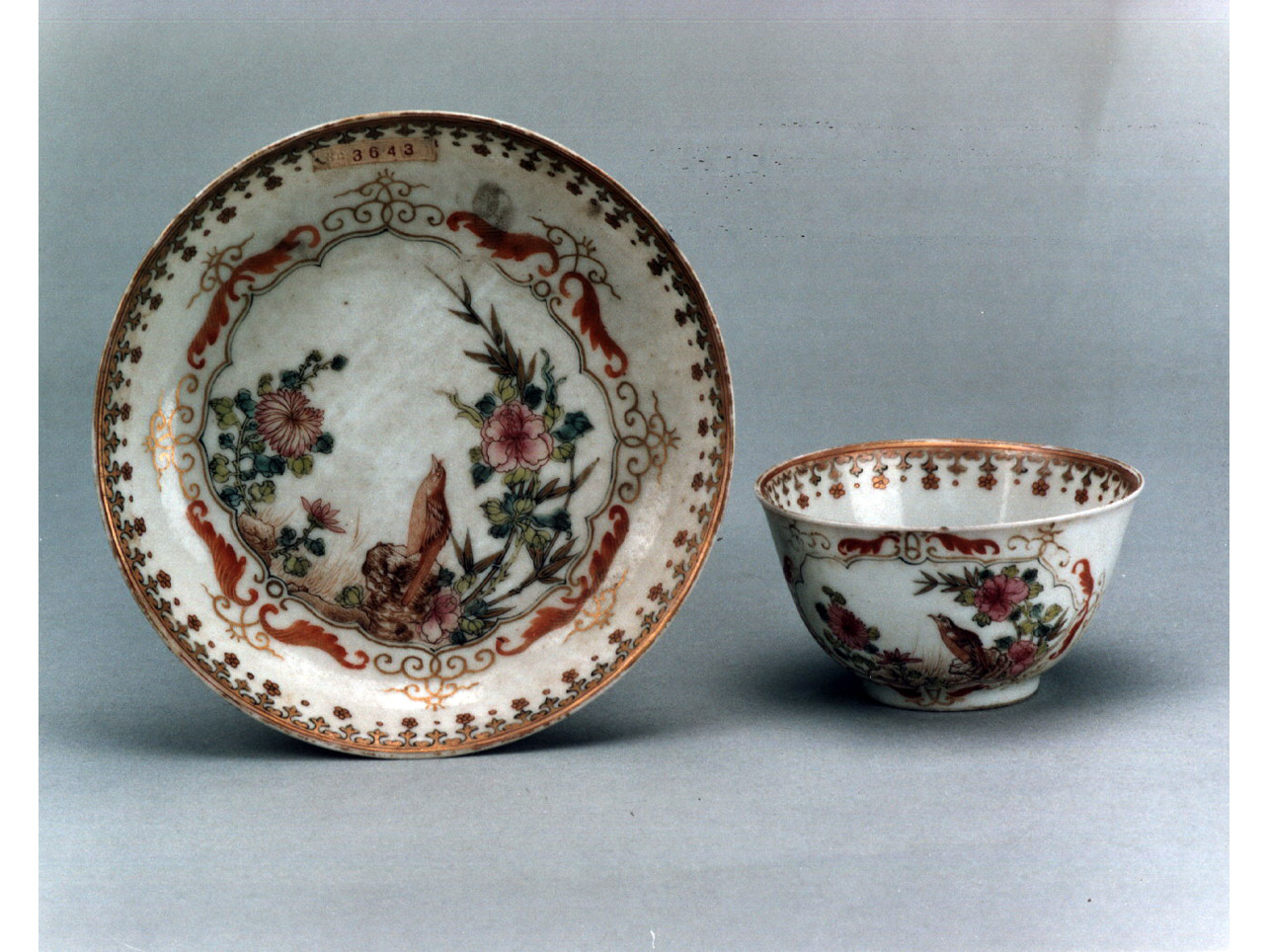 motivi decorativi vegetali e animali (tazzina) - manifattura cinese (sec. XVIII)