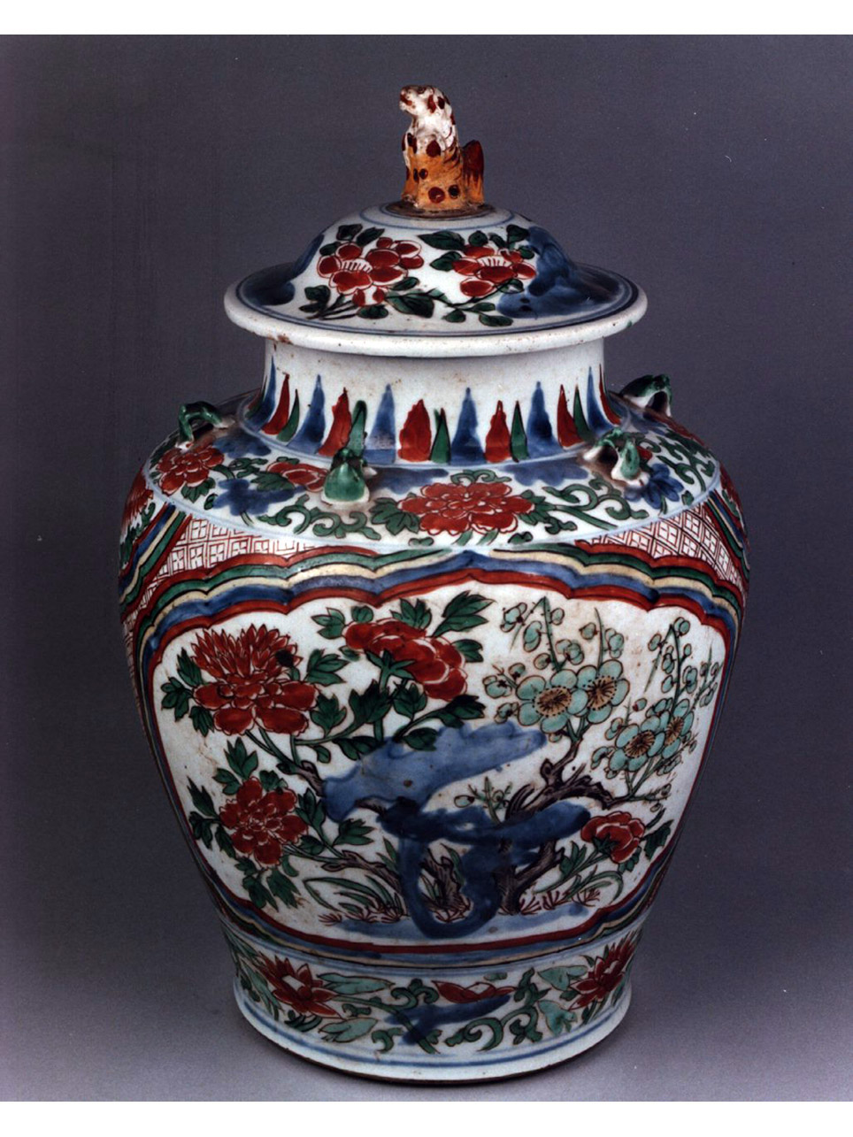 motivi decorativi vegetali e animali (vaso) - manifattura cinese (sec. XVII)