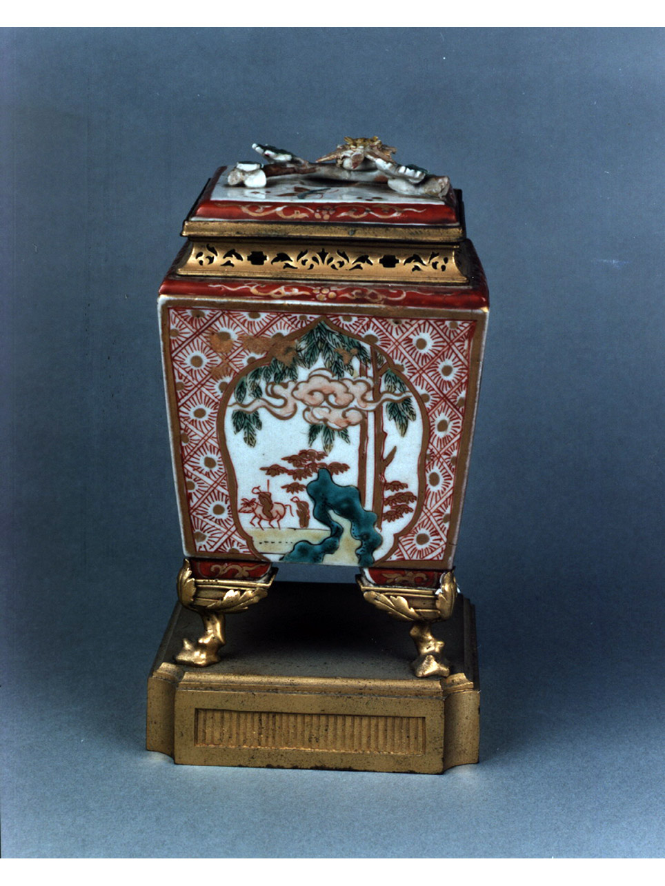 motivi decorativi vegetali e animali (bruciaprofumi) - manifattura cinese, produzione europea (prima metà sec. XVIII)