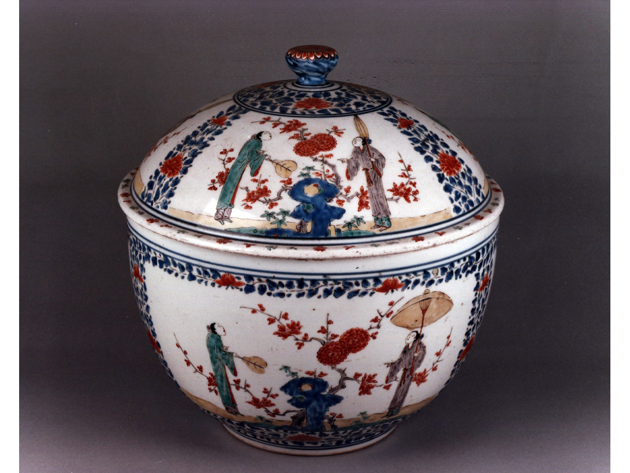 motivi decorativi floreali (vaso) - manifattura di Arita (sec. XVII)