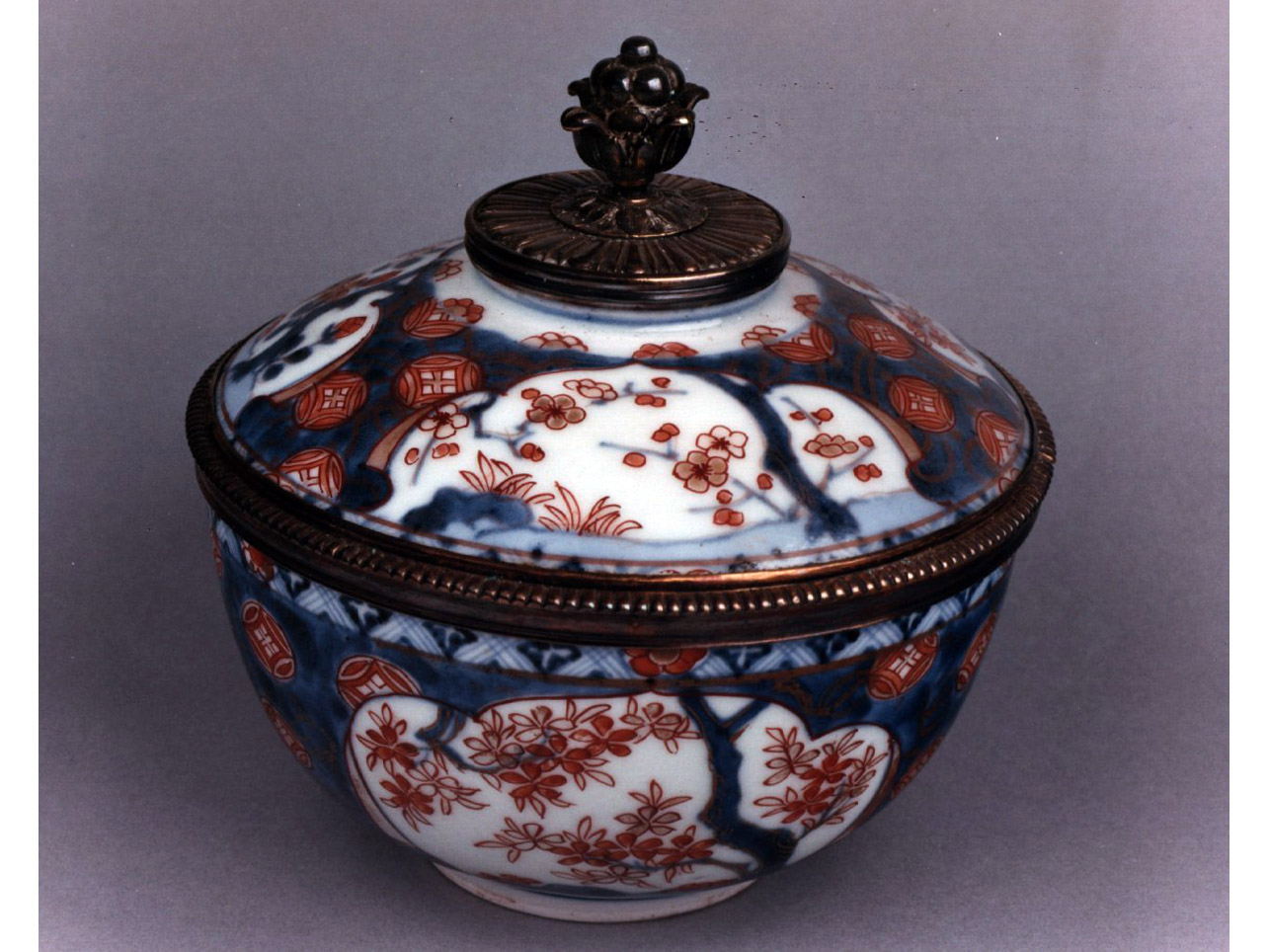 motivi decorativi vegetali (coppa) - produzione europea, manifattura di Arita (sec. XVIII)