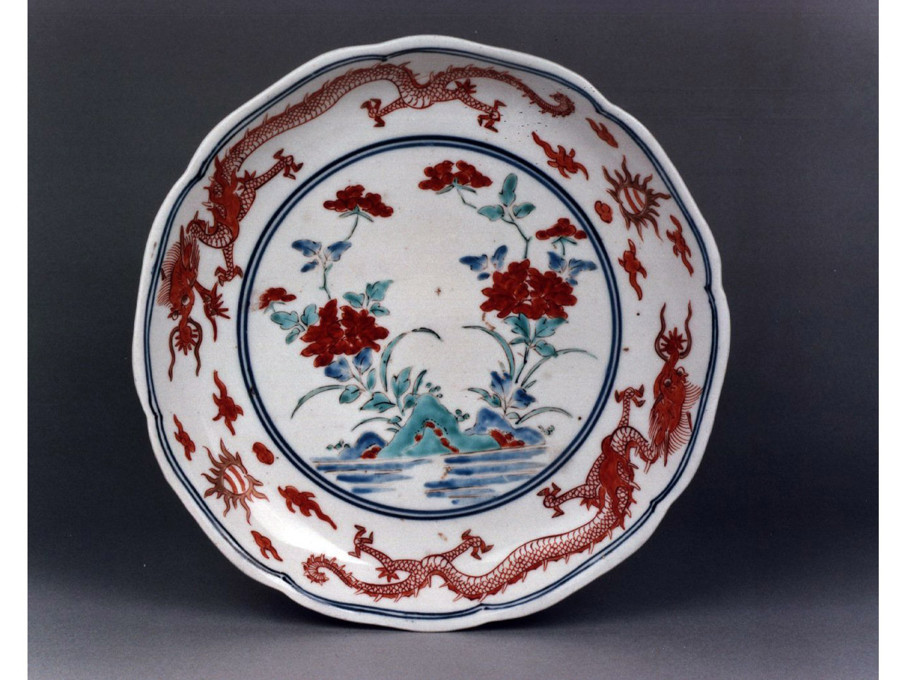 motivi decorativi vegetali e animali (piatto) - manifattura di Arita (sec. XVIII)