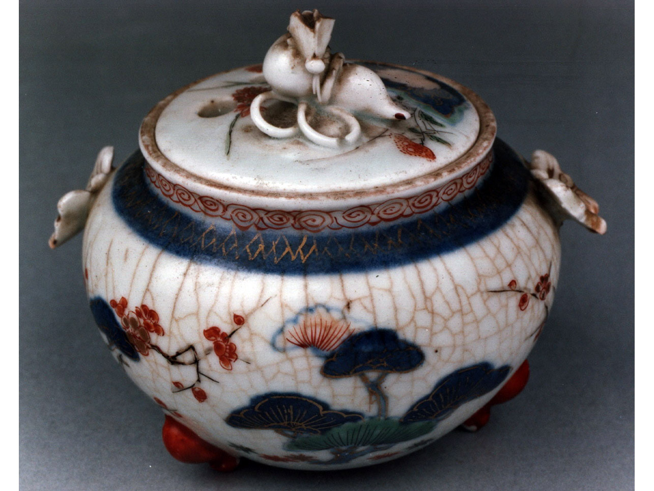 motivi decorativi vegetali e animali (bruciaprofumi) - manifattura di Arita (sec. XVIII)