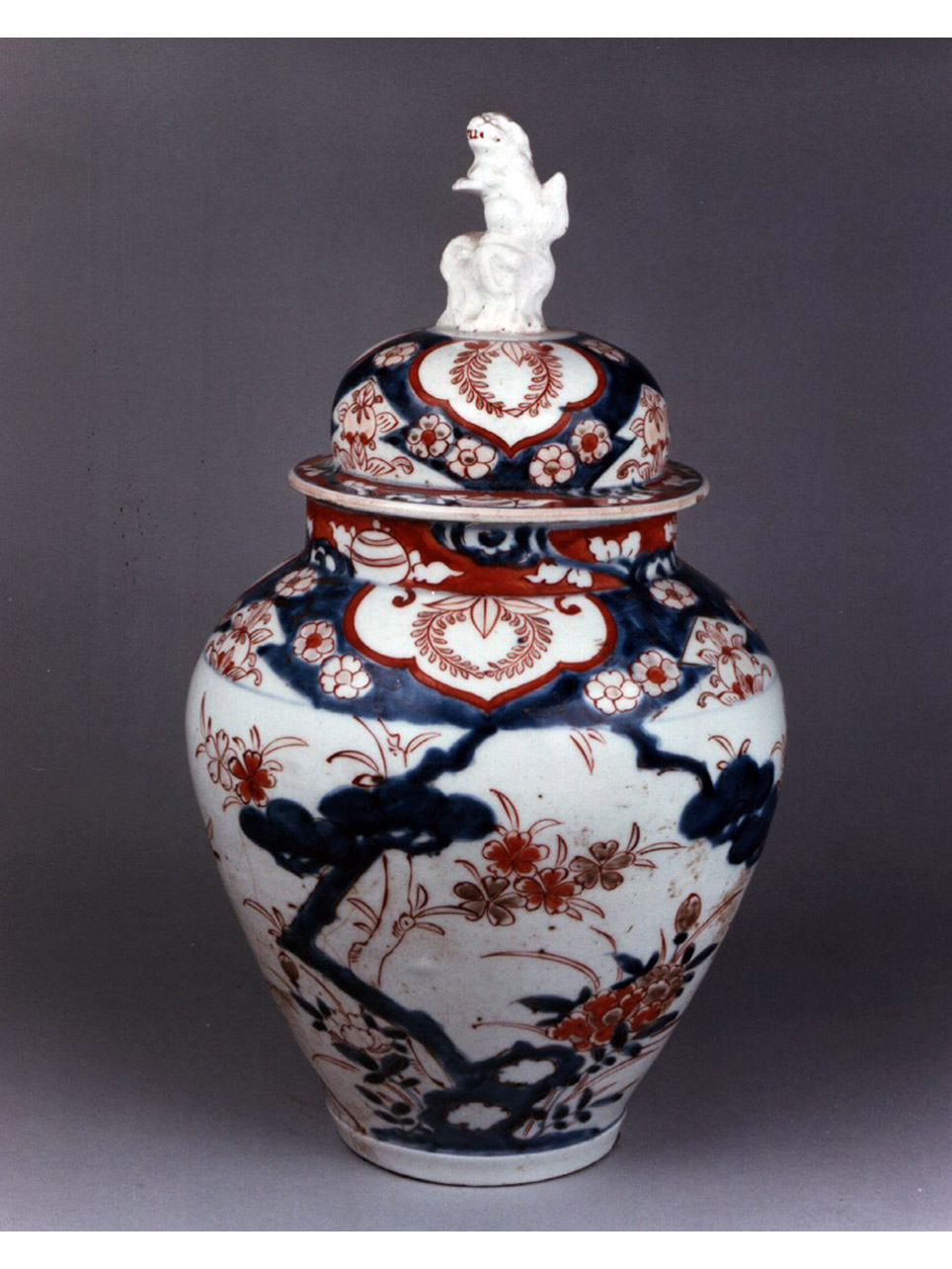 motivi decorativi vegetali e animali (vaso) - manifattura di Arita (sec. XVIII)