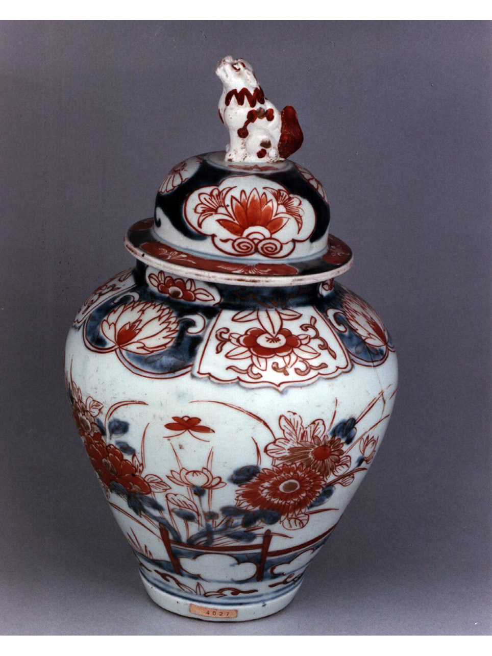 motivi decorativi vegetali e animali (vaso) - manifattura di Arita (sec. XVIII)