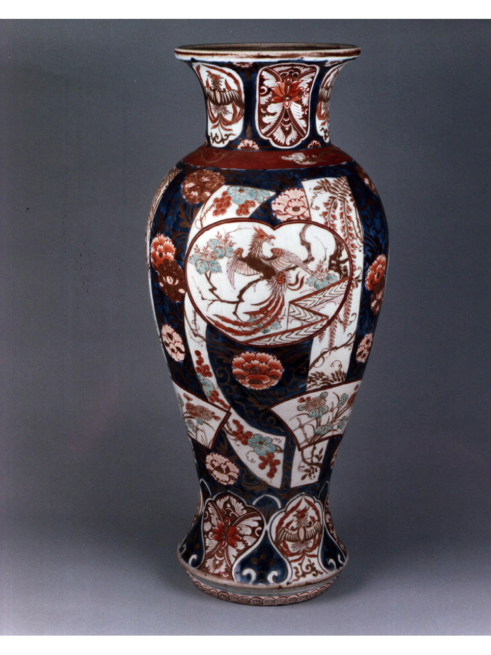 motivi decorativi vegetali e animali (vaso) - manifattura di Arita (secc. XVIII/ XIX)