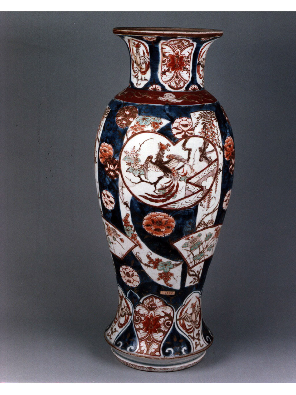 motivi decorativi vegetali e animali (vaso) - manifattura di Arita (secc. XVIII/ XIX)