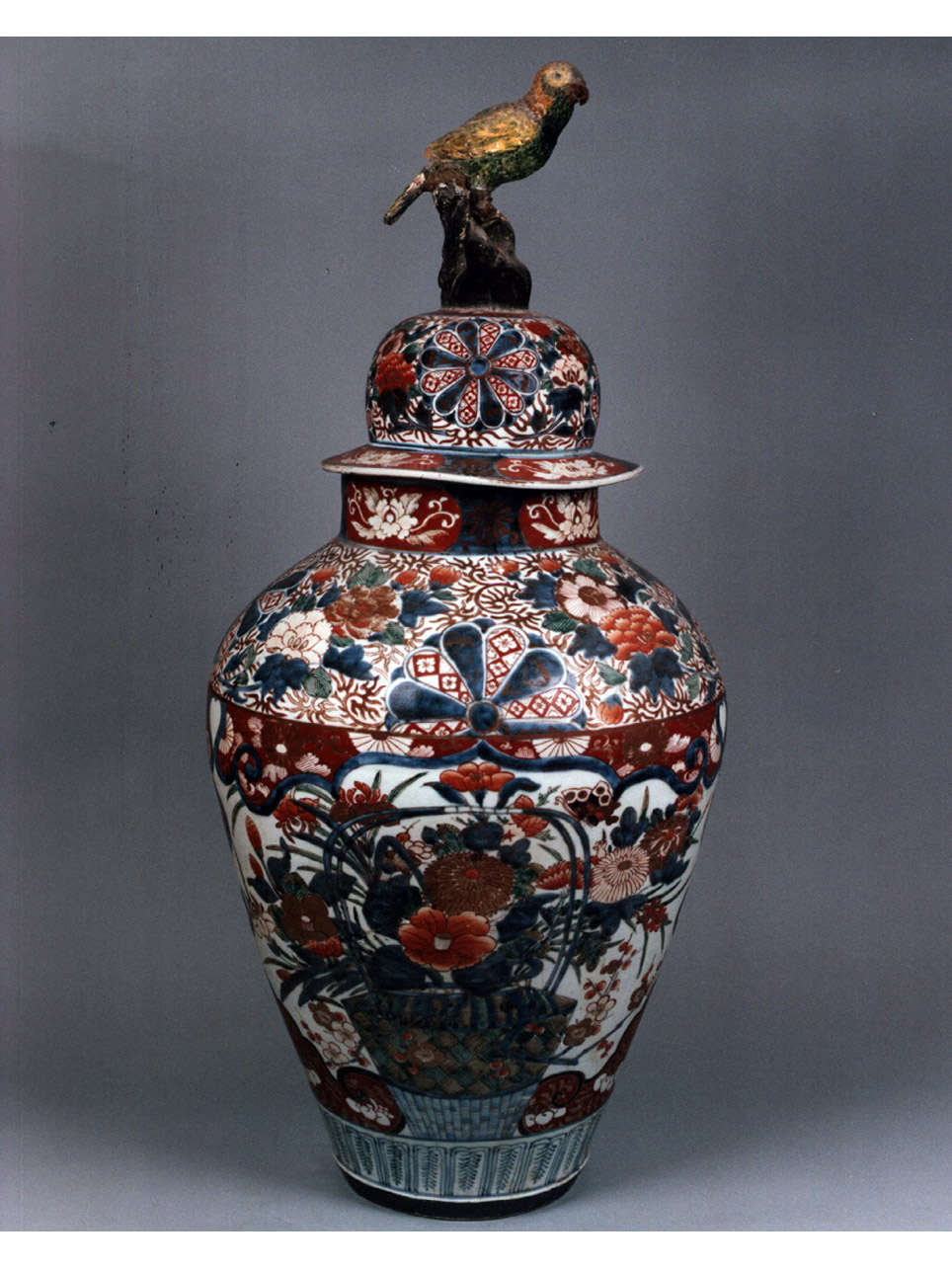 motivi decorativi vegetali e animali (vaso) - manifattura di Arita (secc. XVIII/ XIX)