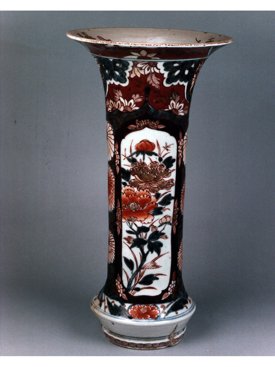 motivi decorativi geometrici e vegetali (vaso) - manifattura di Arita (fine/ inizio sec. XVII)